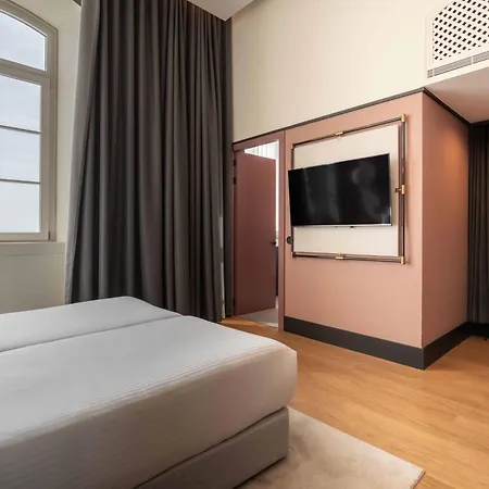 The Editory Riverside Hotel, An Historic