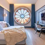 Hotel The Editory Riverside Hotel, An Historic